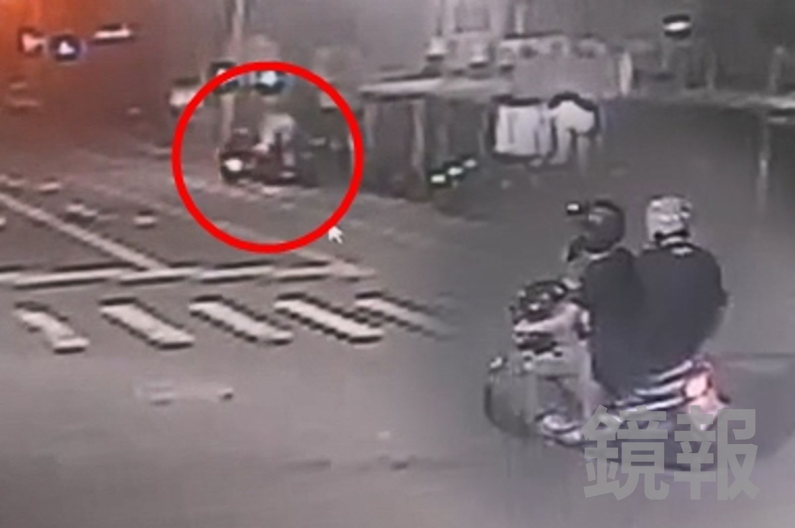台中男上網亂嗆慘了!2惡煞「盯社群動態」埋伏 黑色愛車變白色...驚悚潑漆畫面曝