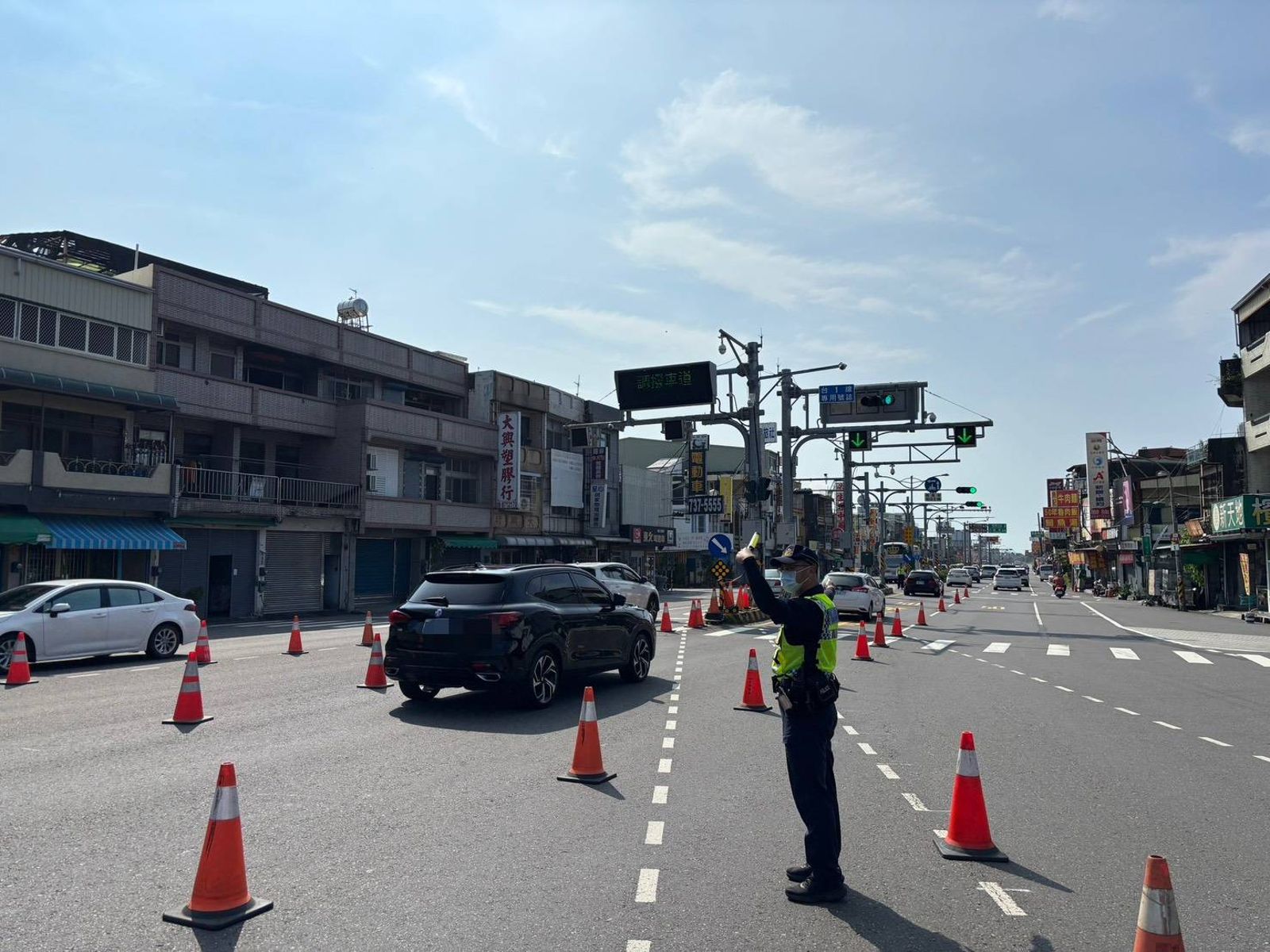 中秋連假撞土地公聖誕!屏東7小時湧爆3萬車次 警急調撥車道、空拍機搜路況