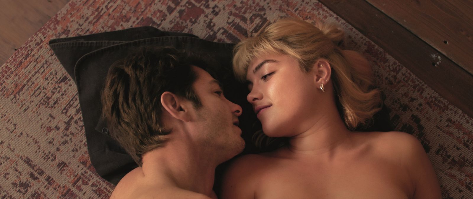 親到忘了導演喊卡　安德魯加菲爾德床戲「太入神」大家都停工他沒停