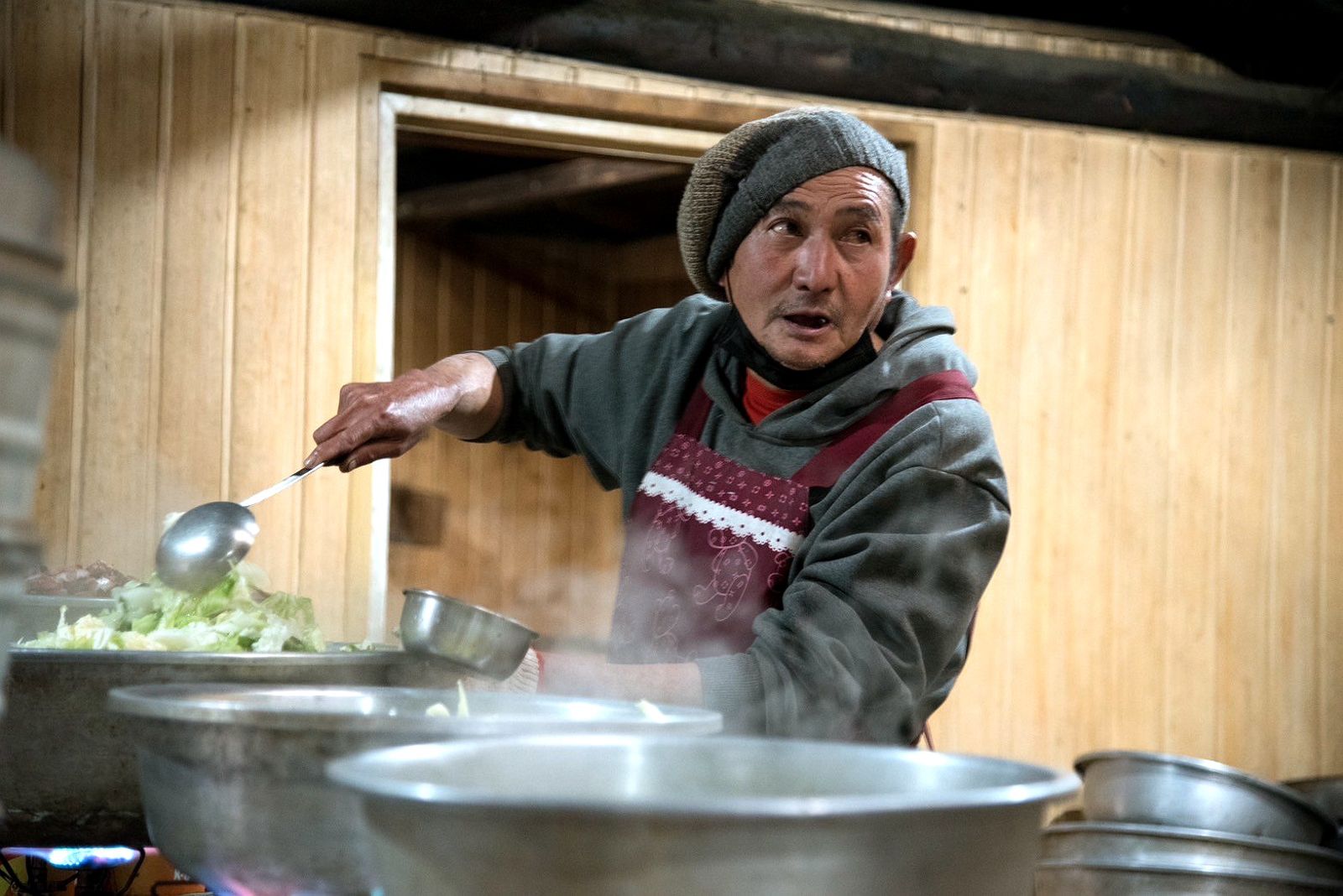 曾淪通緝犯！「阿共」扛瓦斯桶重返高山協作生活　揭山難發生當「人肉救護車」