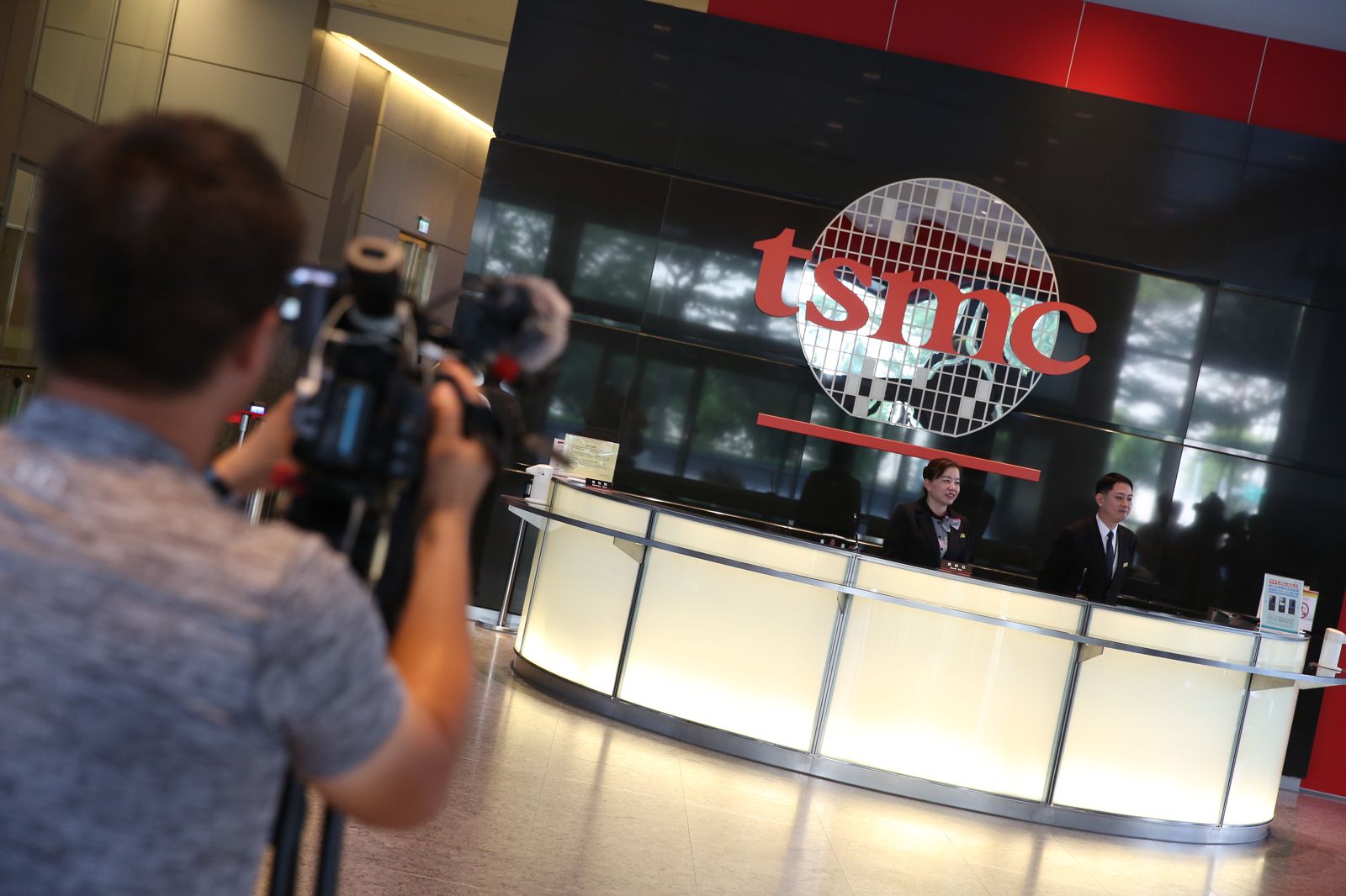 半導體關稅安了?台積電收盤收在1200元創史上新高