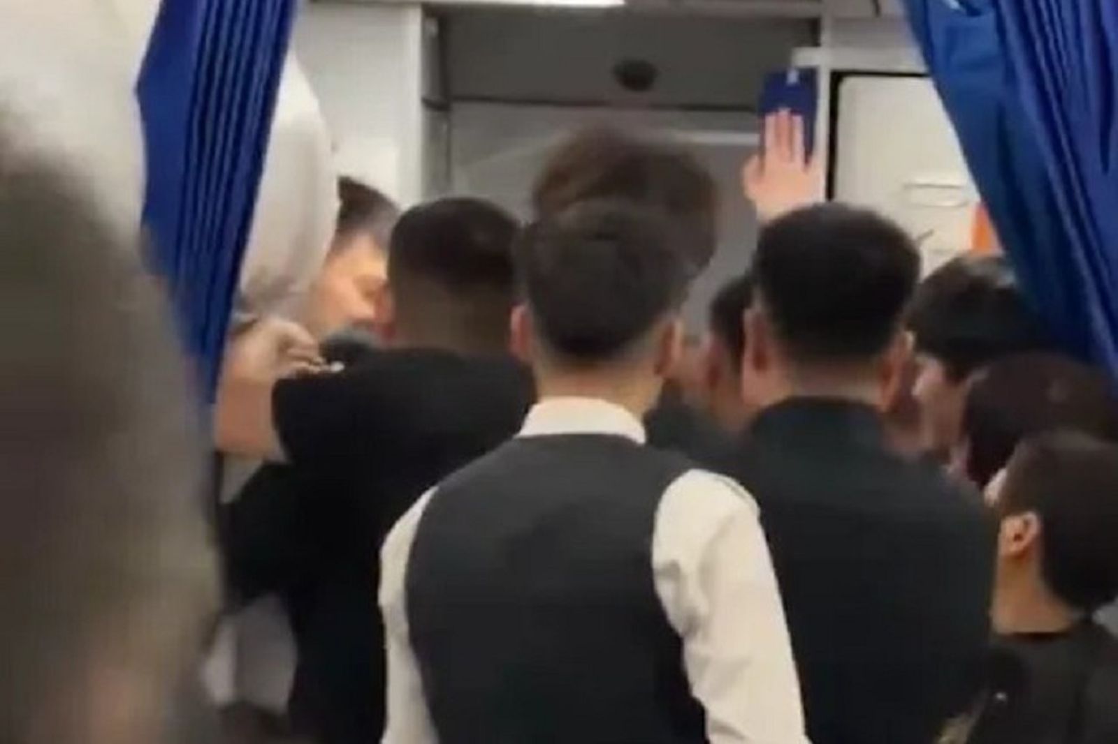 中國孕婦違反規定遭拒搭機　在機上咆哮1小時！乘客崩潰