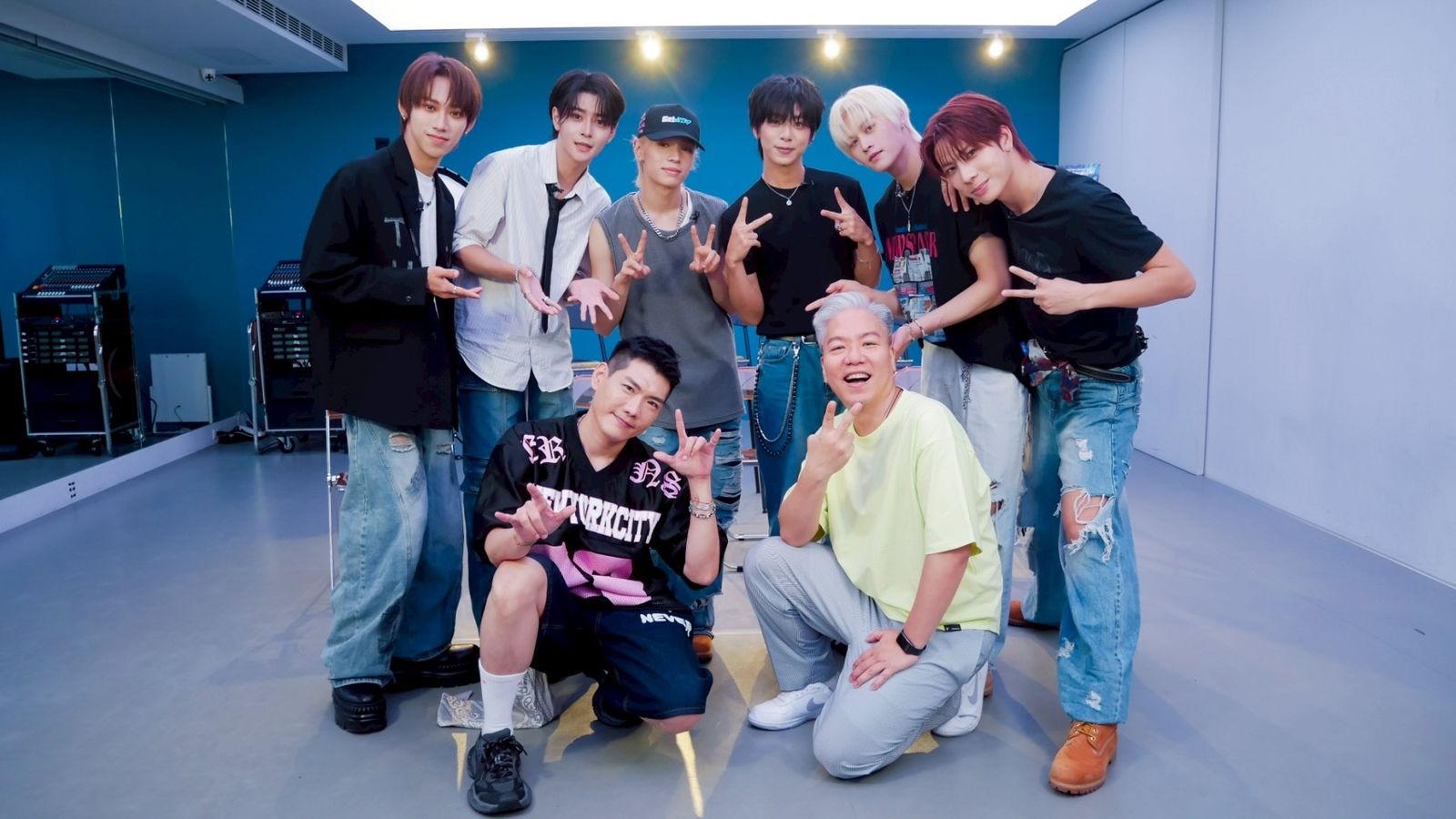 SEVENTOEIGHT义翔穿3公斤鞋子拍MV累瘋 美祥自爆「從2樓掉下來」昏迷還做夢