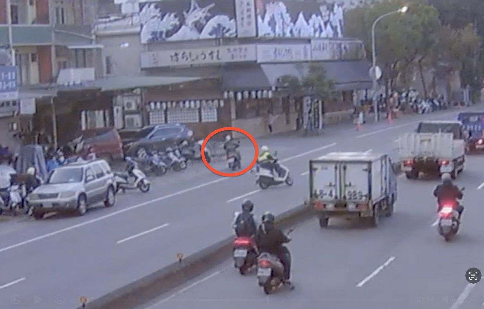 果然是「不能安全駕駛」通緝犯　遇警盤查落跑又犯14項交通違規