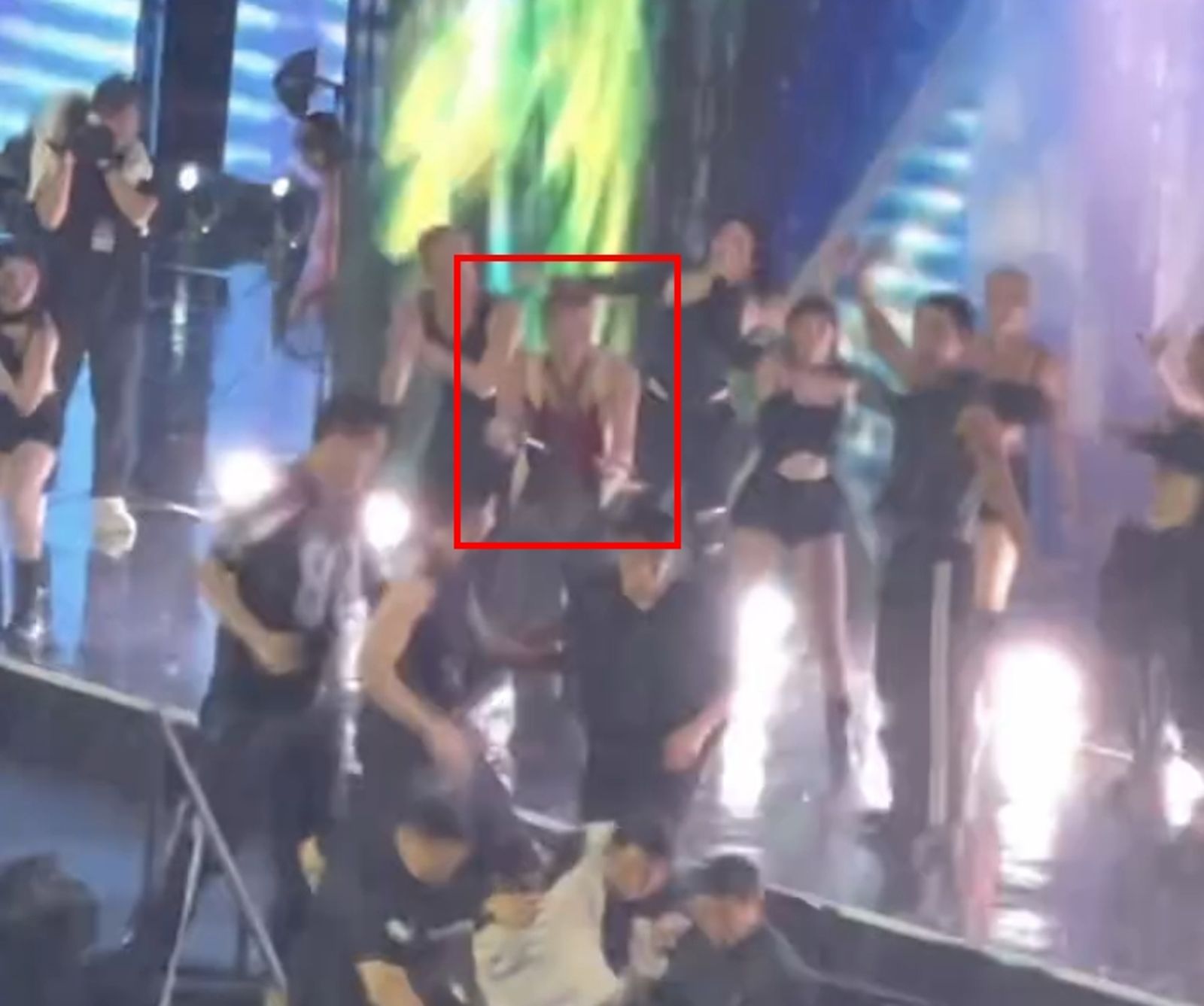 GD冷靜比比手勢。翻攝Threads @0311_xin