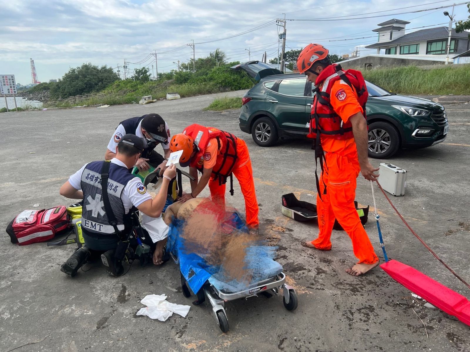 76歲翁遭野狗撕咬「左眼破裂」慘死　兒怒斥野狗失控：整車大型狗被載來放生