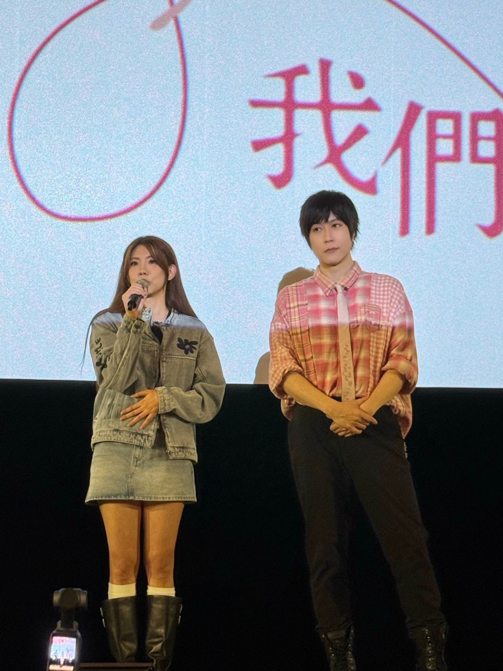 阿信與創作歌手小V一起合唱電影歌曲，讓觀眾直呼賺到。壹壹喜喜提供