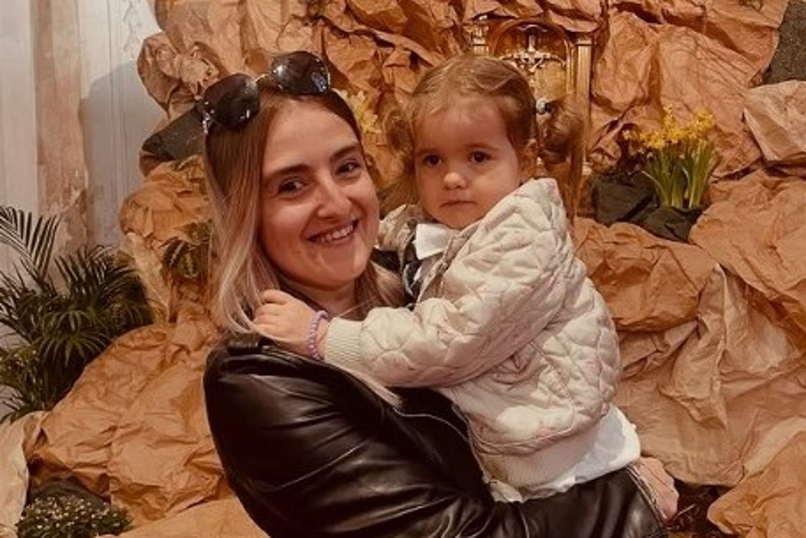 3歲女童遭親媽「獻祭」慘死浴缸!被迫穿禮服、戴花圈念咒驅邪 全程還拍下