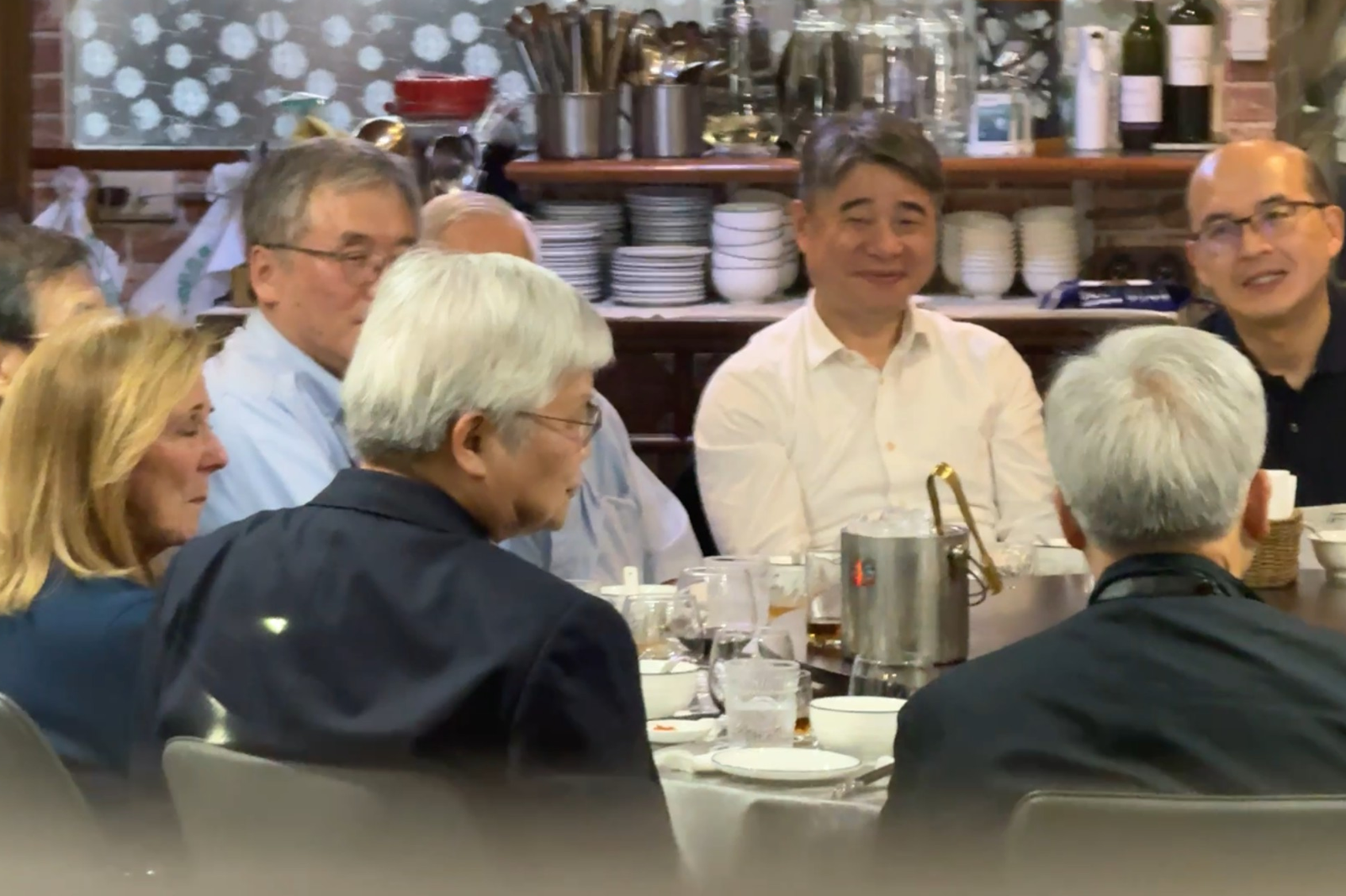 黃仁勳來台首日與台積電董事長暨總裁魏哲家及台積電高層共進晚餐。攝影林煒凱