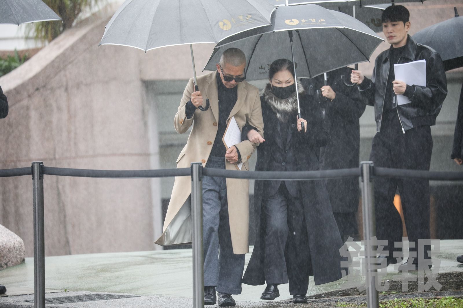 具俊曄(左)、S媽難以走出傷痛。鄒保祥攝