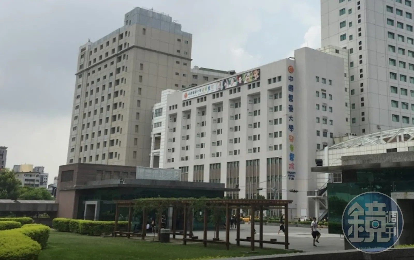 中國醫藥大學附設醫院最終決定讓李光申從副院長寶座下台。圖/鏡週刊