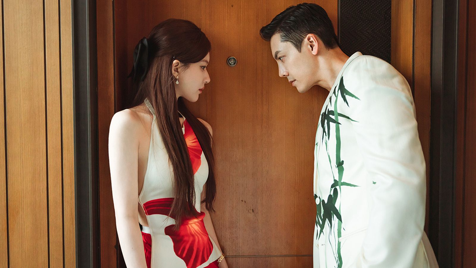 陳偉霆(右)覺得與趙露思在《許我耀眼》中很像「史密斯夫婦」。中天娛樂台提供