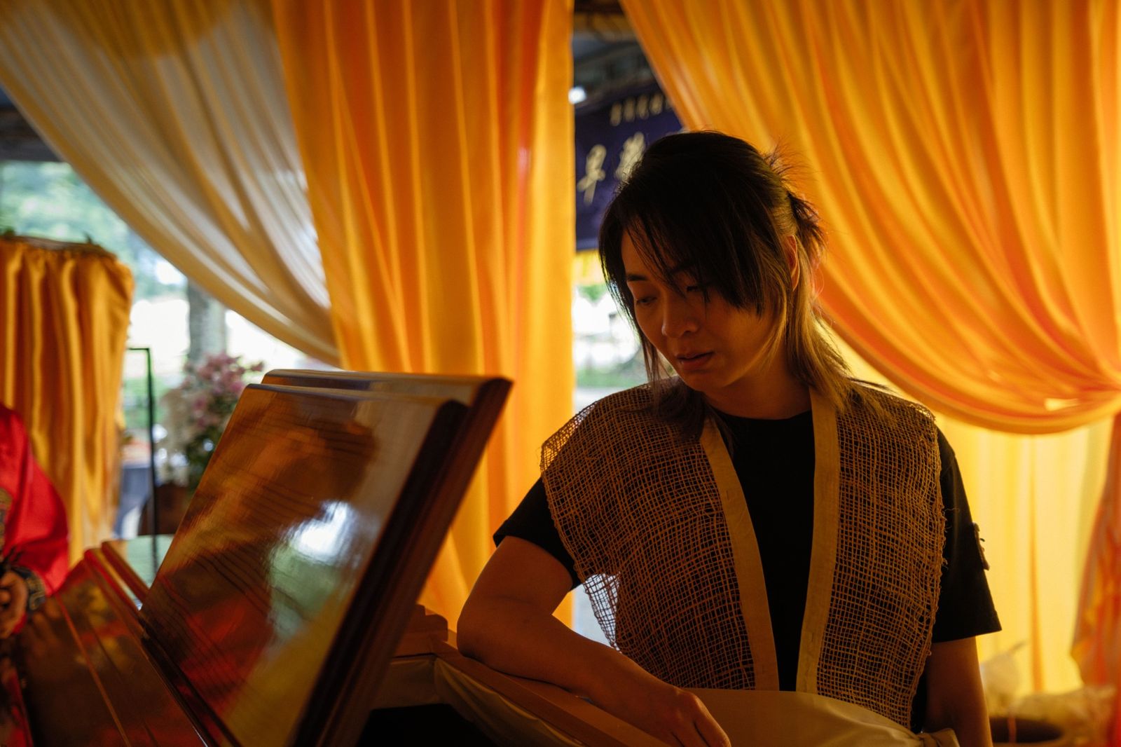 清明節看「搶屍」！奔喪慘遇宗教局奪屍　《人生海海》黑色幽默盡顯荒謬人生