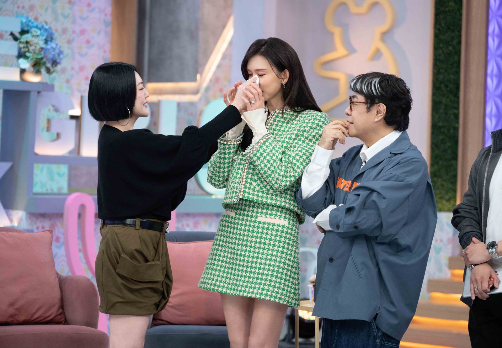 小S才復工就合體宿敵！林志玲獻擁抱　淚崩告白「妳罵我吧」：走到這步不容易