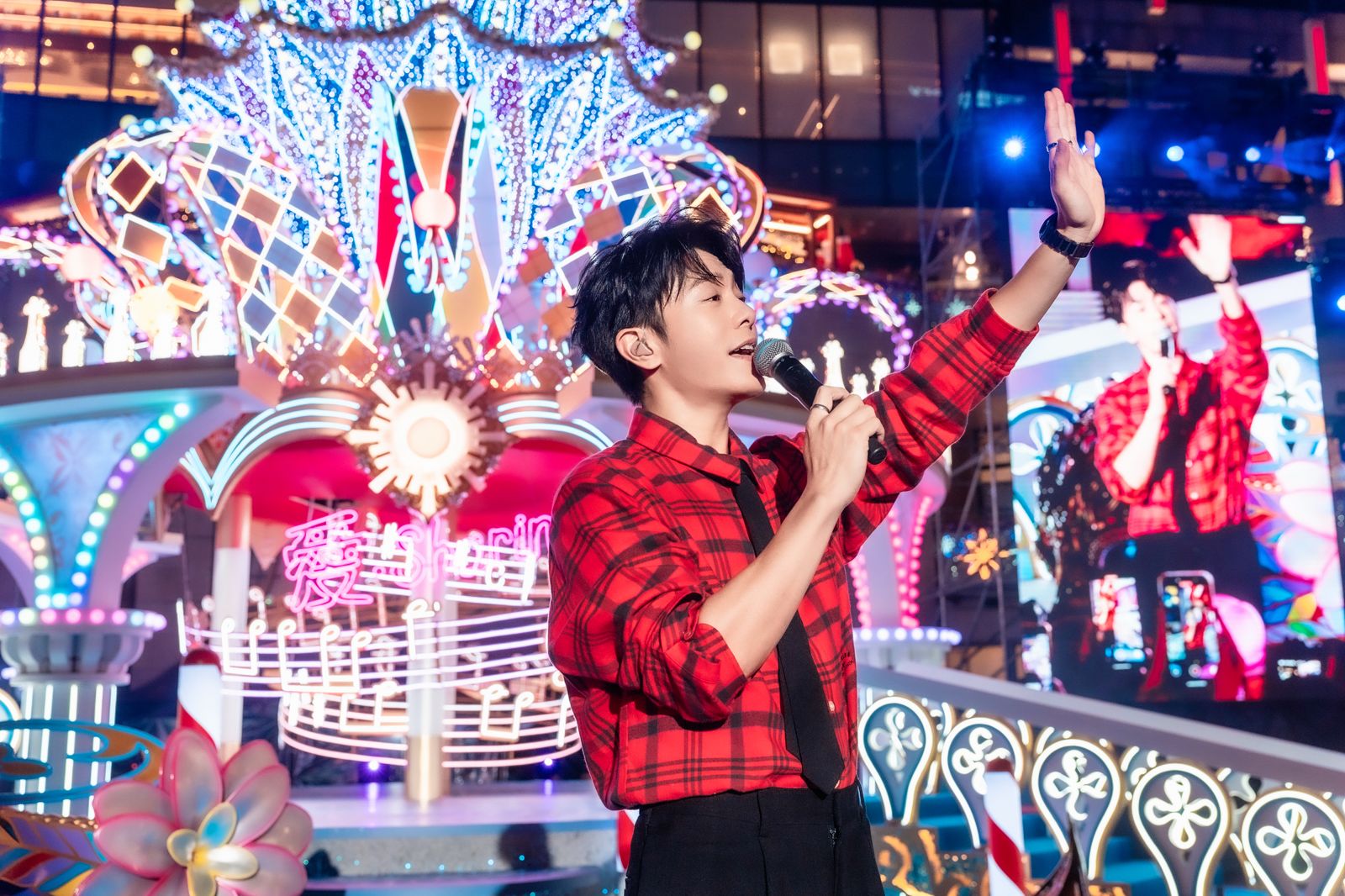 韋禮安浪漫告白另一半！曝兩人「小傳統」穿醜毛衣吃大餐