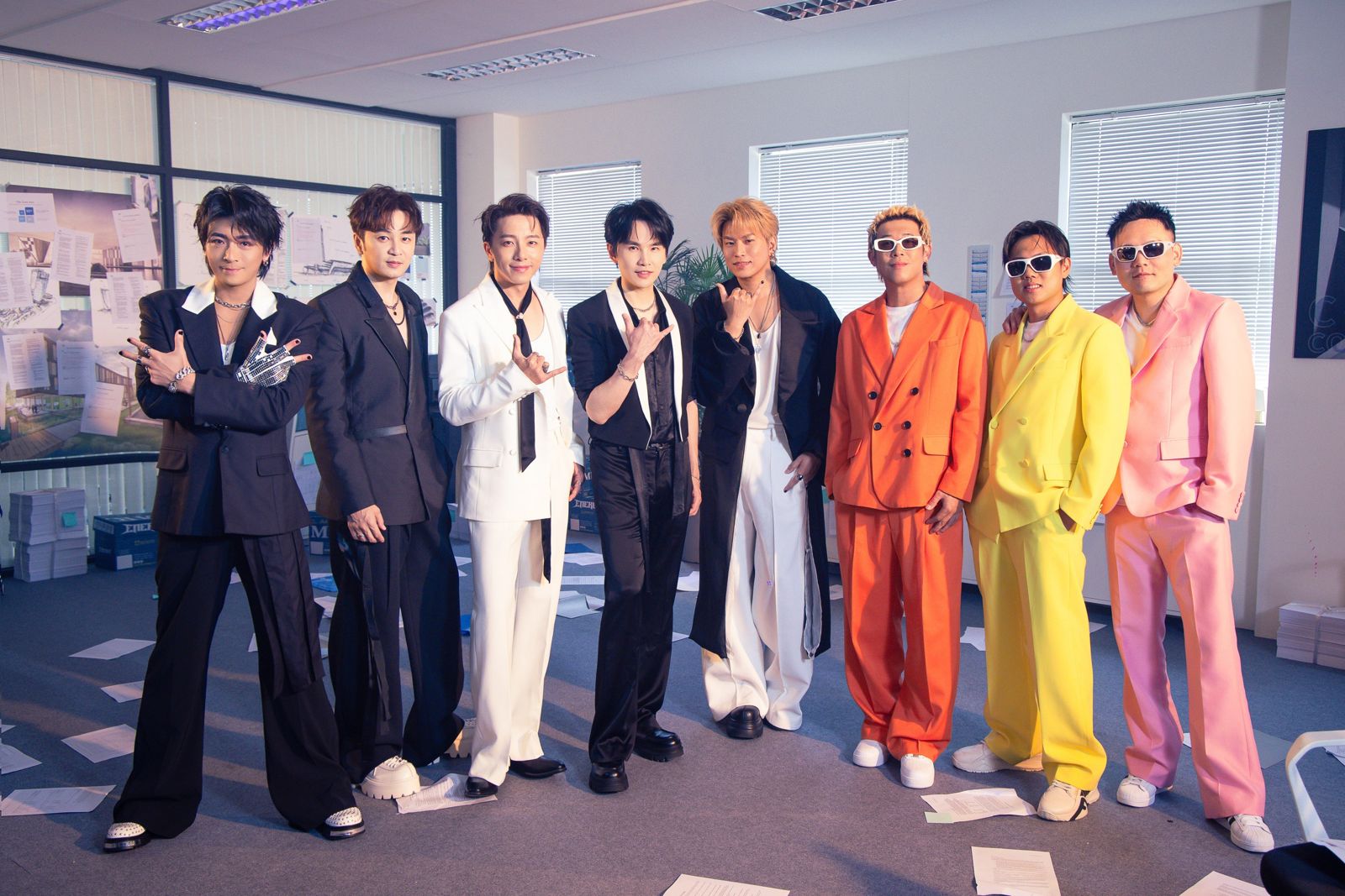 Energy首度合作超大咖天團　共跳「微笑舞」默契十足