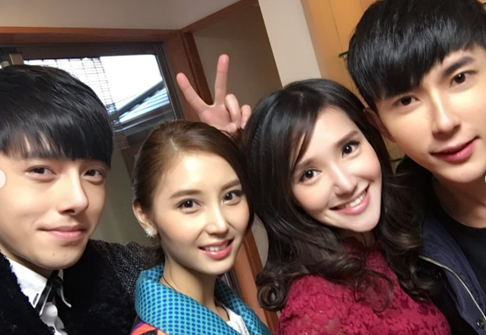 徐千京（右二）回憶與于朦朧（右一）的相處，稱他貼心好親近。翻攝自kerryhsu1217 IG