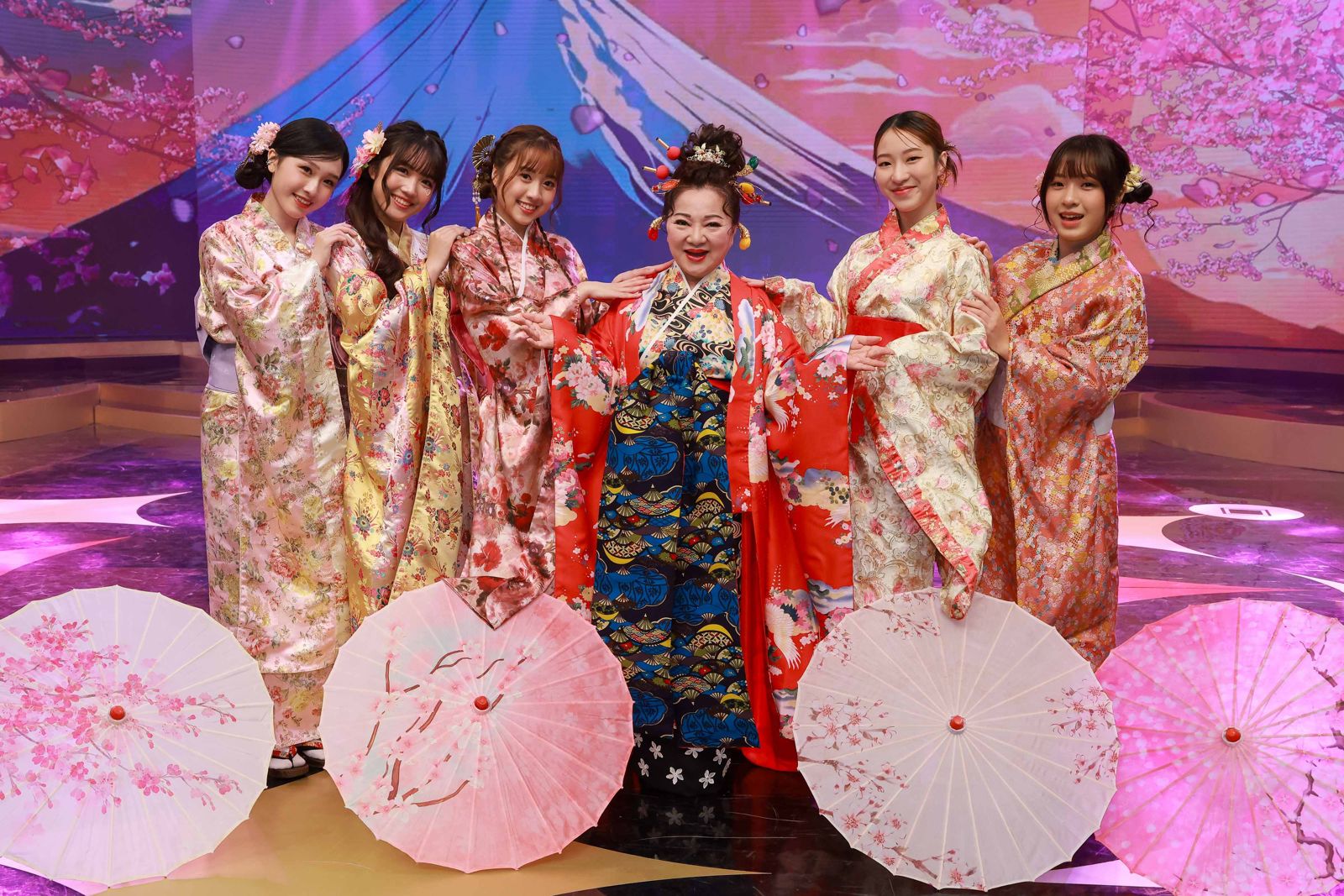 白冰冰帶領子弟兵「Give ME Five」。民視提供