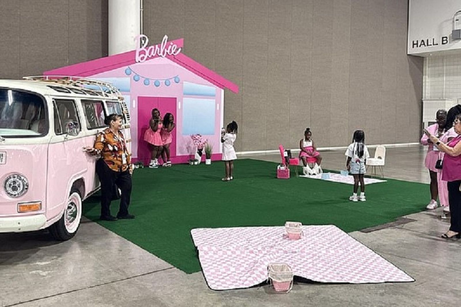史上最爛芭比娃娃活動！網罵「花1萬看展比大學攤位還糟」　紀念品竟是洗手液