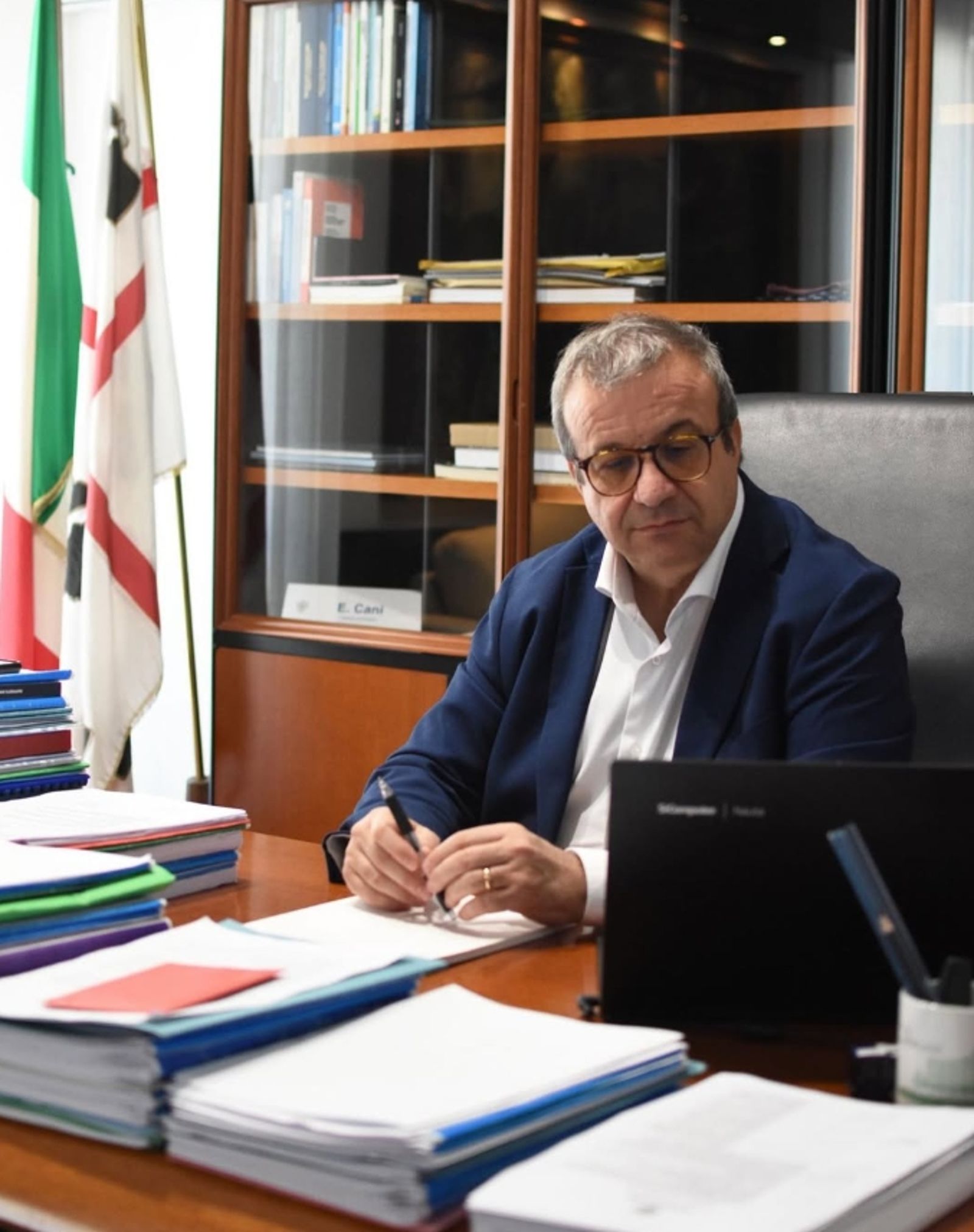 義大利薩丁尼亞地區區域議員艾曼紐爾卡尼。圖／翻攝自IG／emanuelecaniassessore