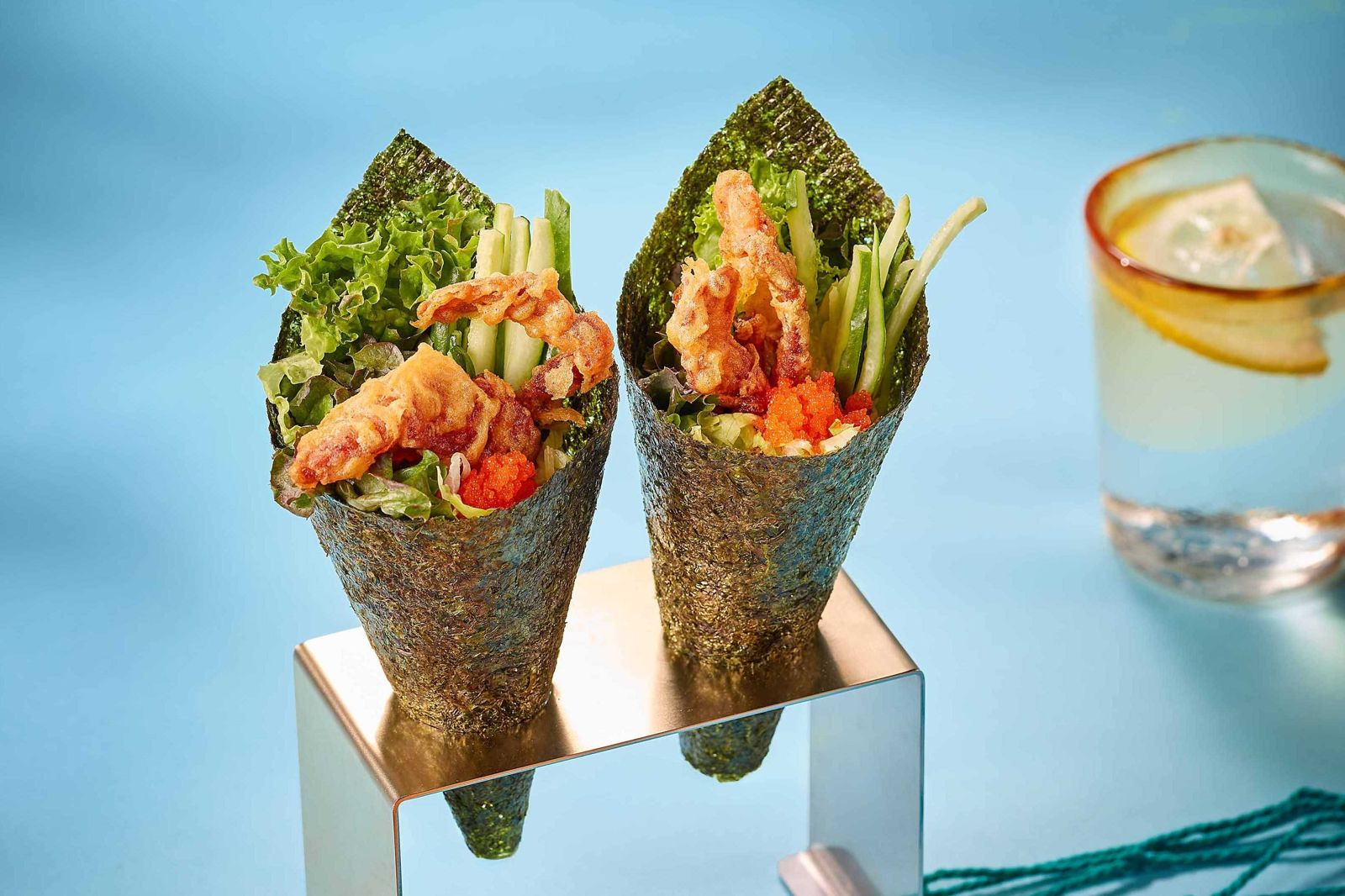 「軟殼蟹手捲」酥脆鮮香，爽口不膩。