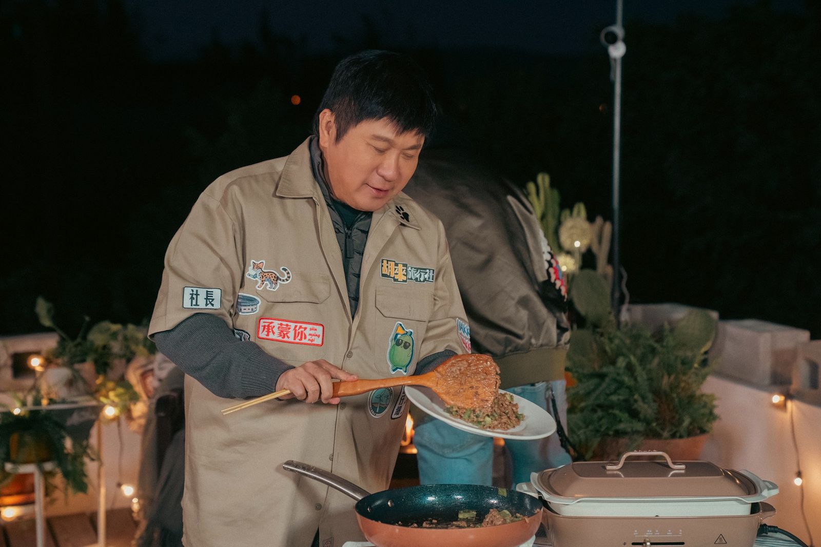 瓜哥的招牌料理「青椒炒肉絲」，差點把廚房燒了。客家電視提供