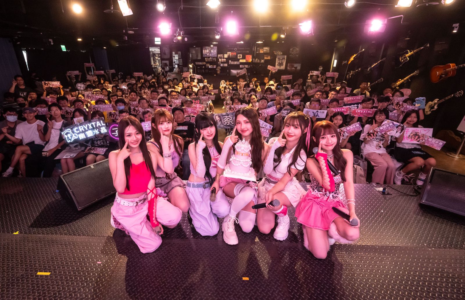 幽靈水晶歡慶成軍一週年。hidol提供