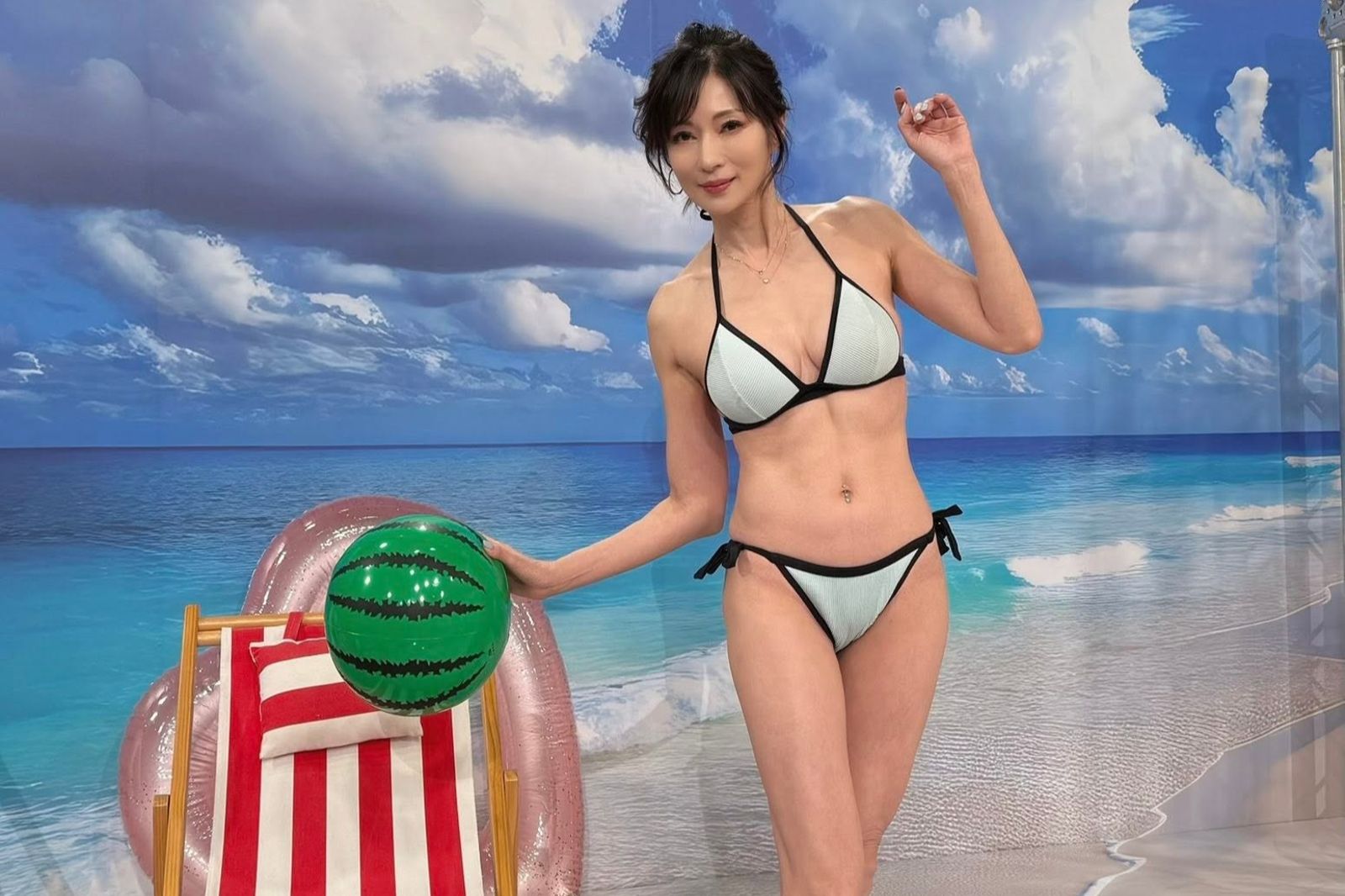 55歲溫翠蘋身材依舊姣好,有過3婚紀錄的她,被媒體拍到與185公分的型男甜蜜約會8小時。圖/翻攝自Vanessa Wen臉書