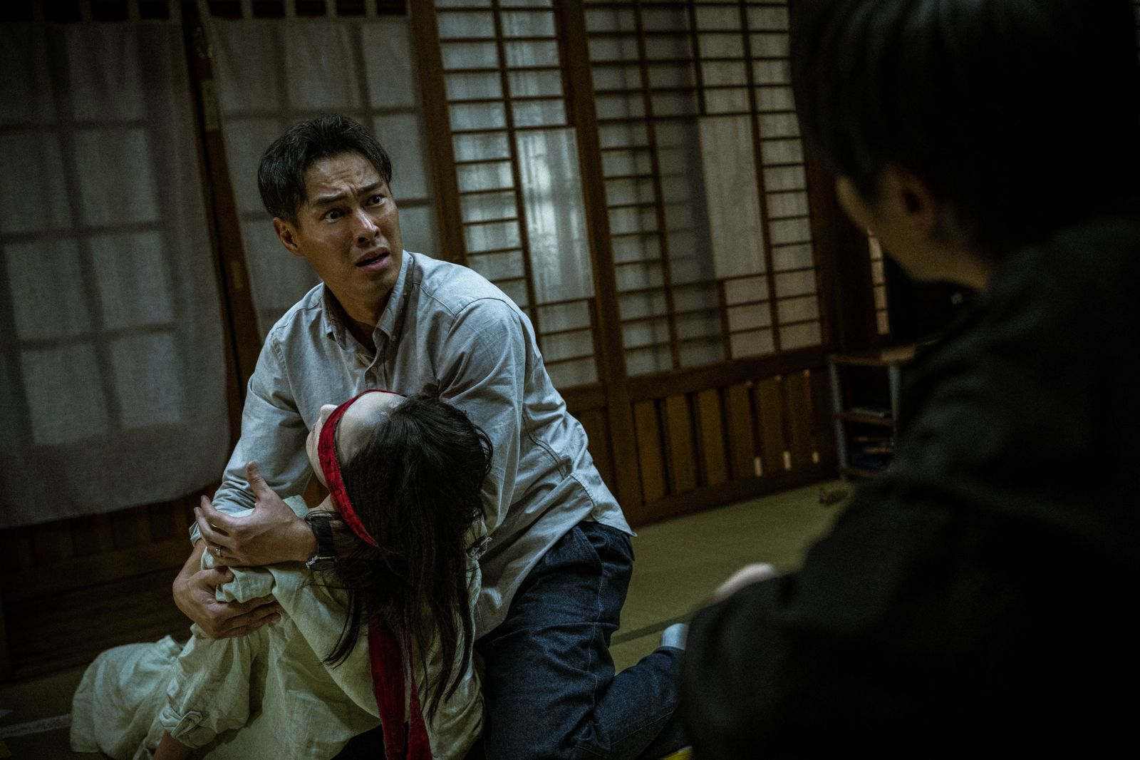 《泥娃娃》圍繞一尊邪門泥偶展開，內藏陰靈試圖奪取新身，楊祐寧親見蔡思韵成魔。天予電影提供