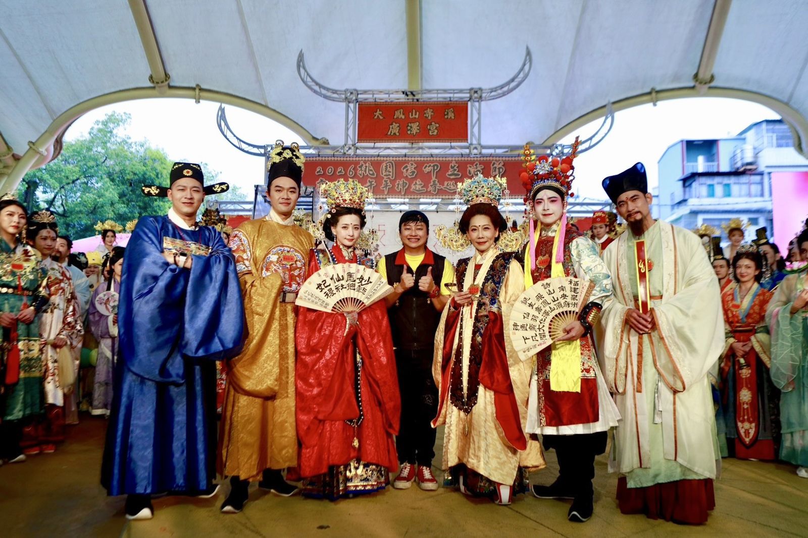 大火燒光家產、至親陷生死關卡!賴銘偉淚崩抱父 10年心酸當場潰堤