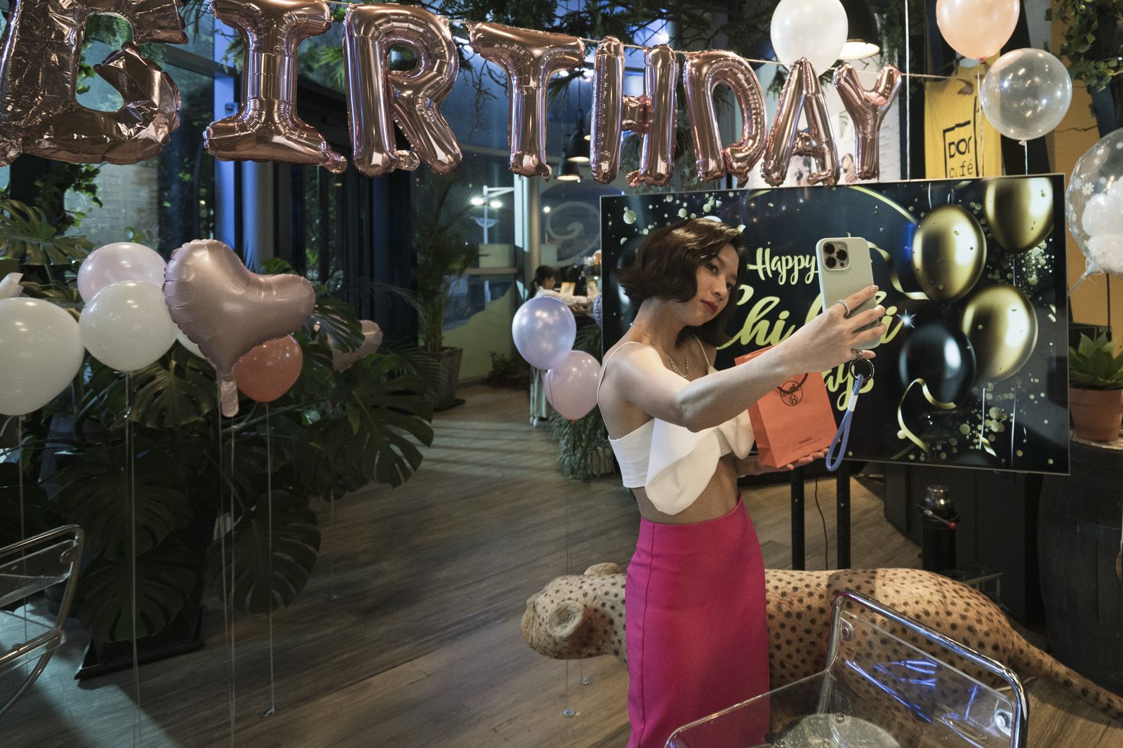 陳妤穿蕾絲內衣大尺度演出 害羞到「出戲邊緣進進出出」