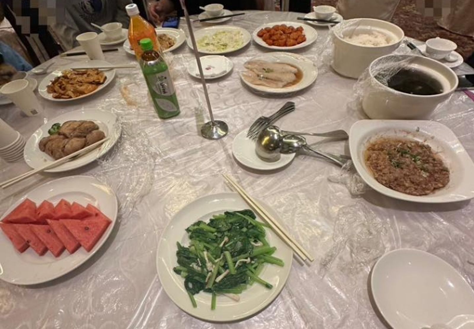 義大飯店菜色太寒酸？他轟「高中畢旅晚餐不飽」…網酸爆：你們一桌出多少