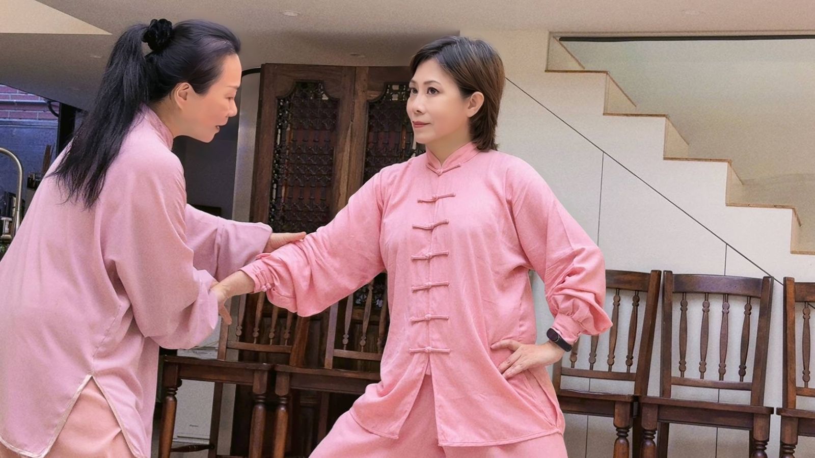 小彤（右）最不習慣太極需要慢下來。馬可孛羅公關提供