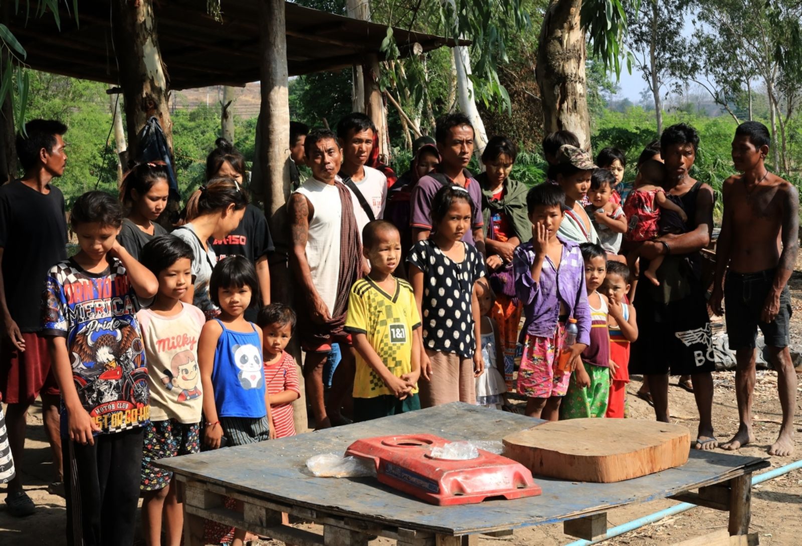 數以萬計緬甸居民湧入泰國邊境,泰國面臨安全控制與人道援助的兩難困境。東方IC