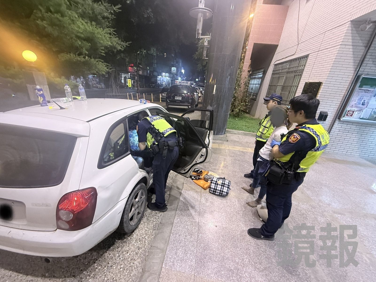 警方在車內查獲安非他命、電子磅秤與吸食器等證物。民眾提供