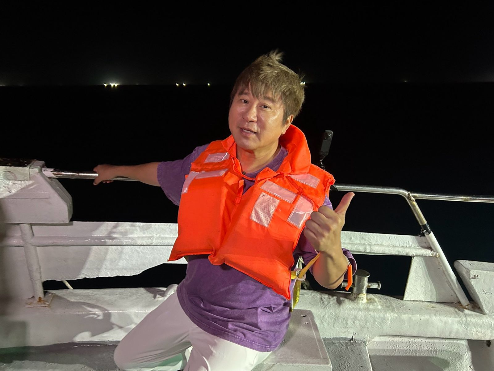 吞暈船藥硬上!胡瓜體驗百年傳統技術「蹦火」 深夜見「震撼一幕」感嘆:不虛此行