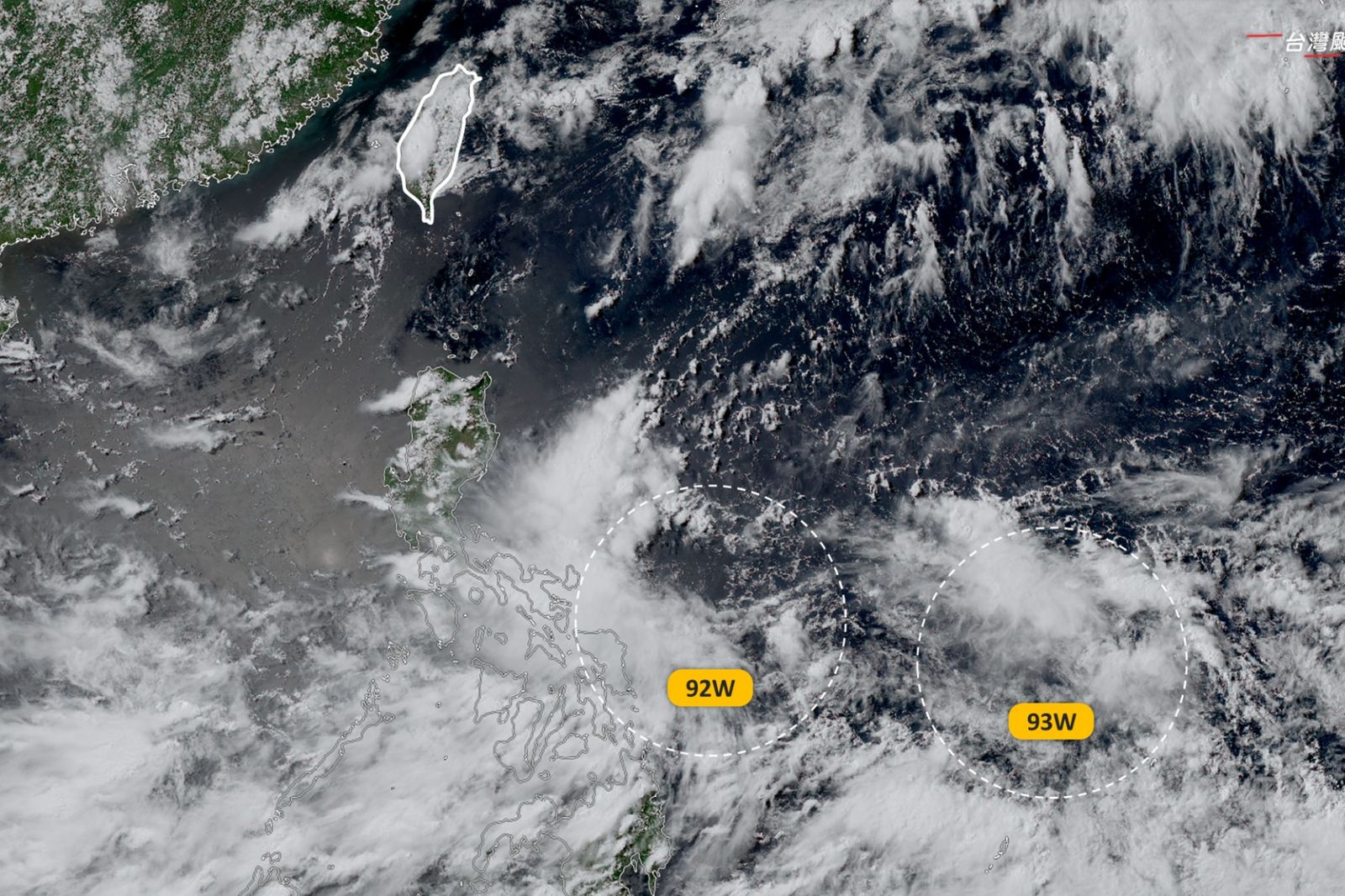 首颱「蝴蝶」靠近台灣機率提升　2熱帶擾動亂鬥畫面曝光