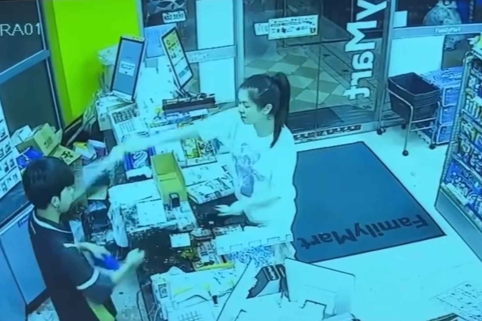 台中女「砸破酒瓶」割傷店員　又對店員噴啤酒！全家不忍了