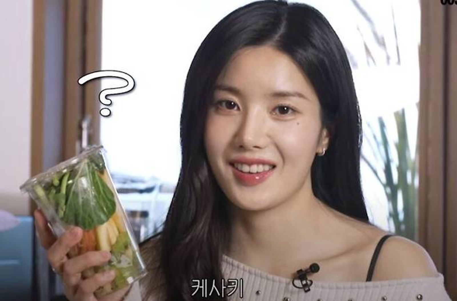 權恩妃分享瘦身綠拿鐵配方。翻攝YT@cosmokorea