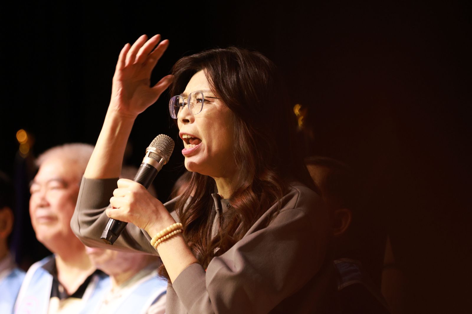 鄭麗文中共附體　國民黨執政迷瘴