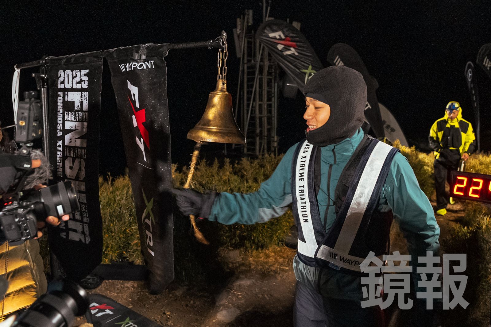 「草屯囝仔」阿倉鐵人三項最後一關是42公里的馬拉松,參賽者需從武嶺公路持續前進,直登海拔3417公尺的合歡山主峰,深夜抵達時崩潰痛哭。無海娛樂提供