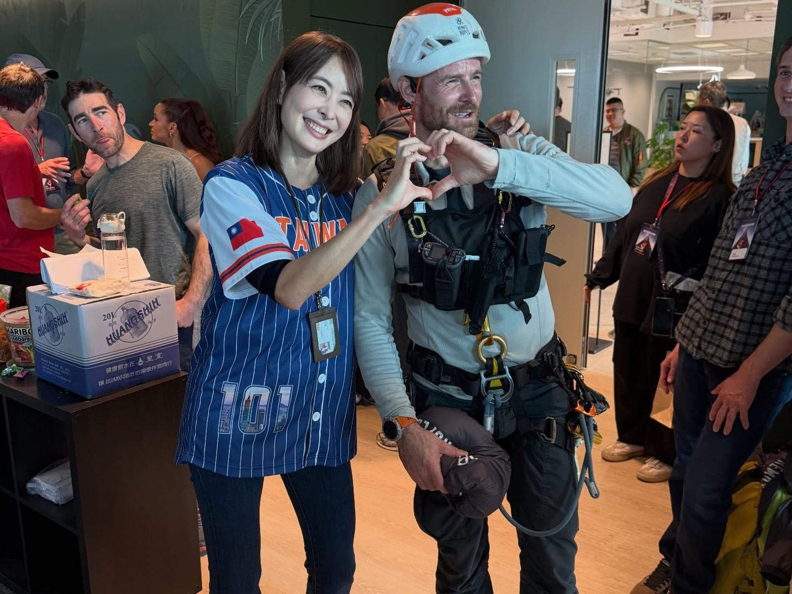 霍諾德挑戰101幕後曝光！賈永婕揭密「隱形英雄」　3天架設92層樓繩索系統