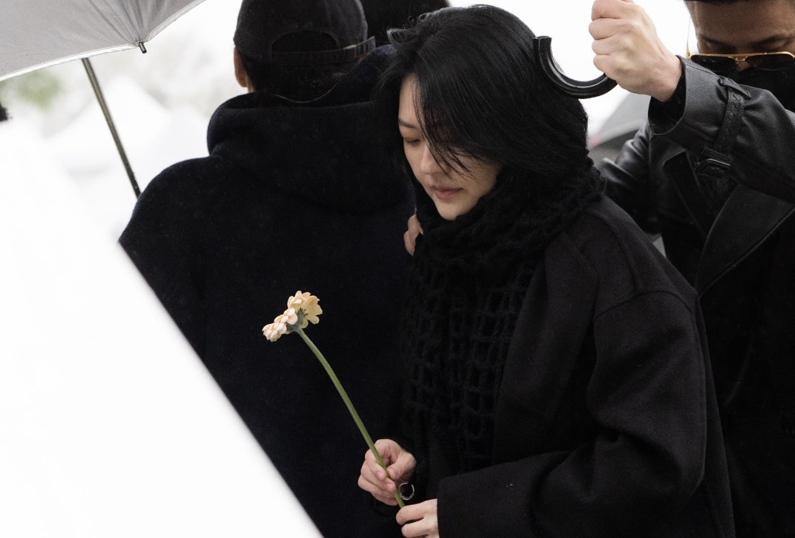 大S離世周年揭幕純白雕像！具俊曄親自操刀　小S致詞淚謝「給了姐姐最純粹的愛」