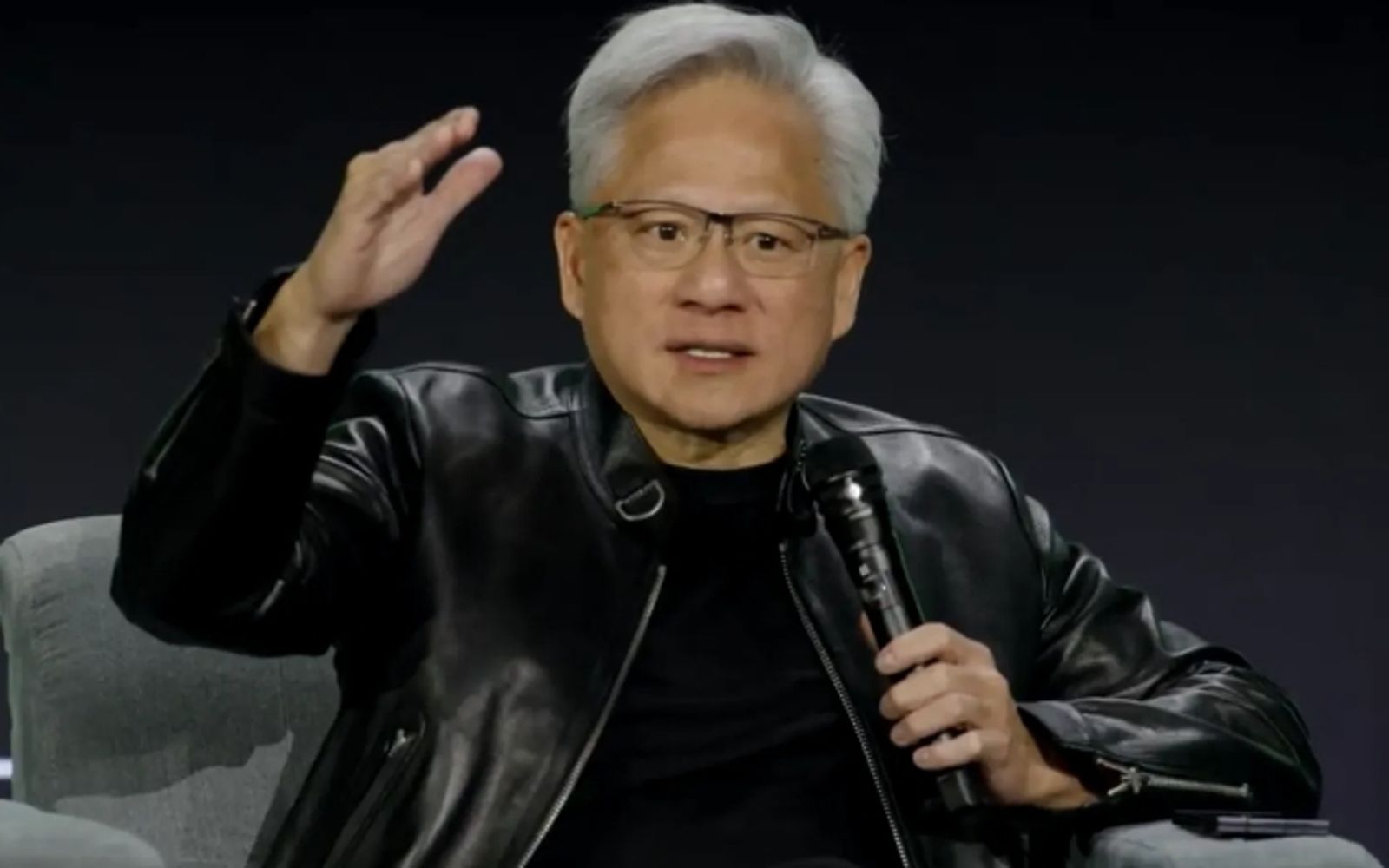 害怕被AI取代工作？黃仁勳揭「年輕人最該學的」　1冷門學科將翻紅