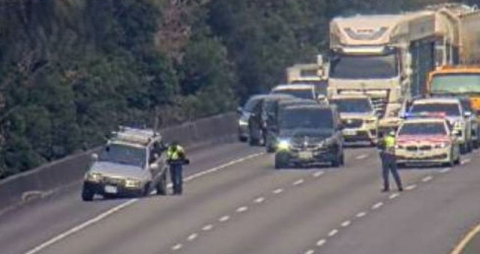 57歲男酒駕贓車上國道　爆胎噴火花 狂逃10公里遭警拔槍制伏