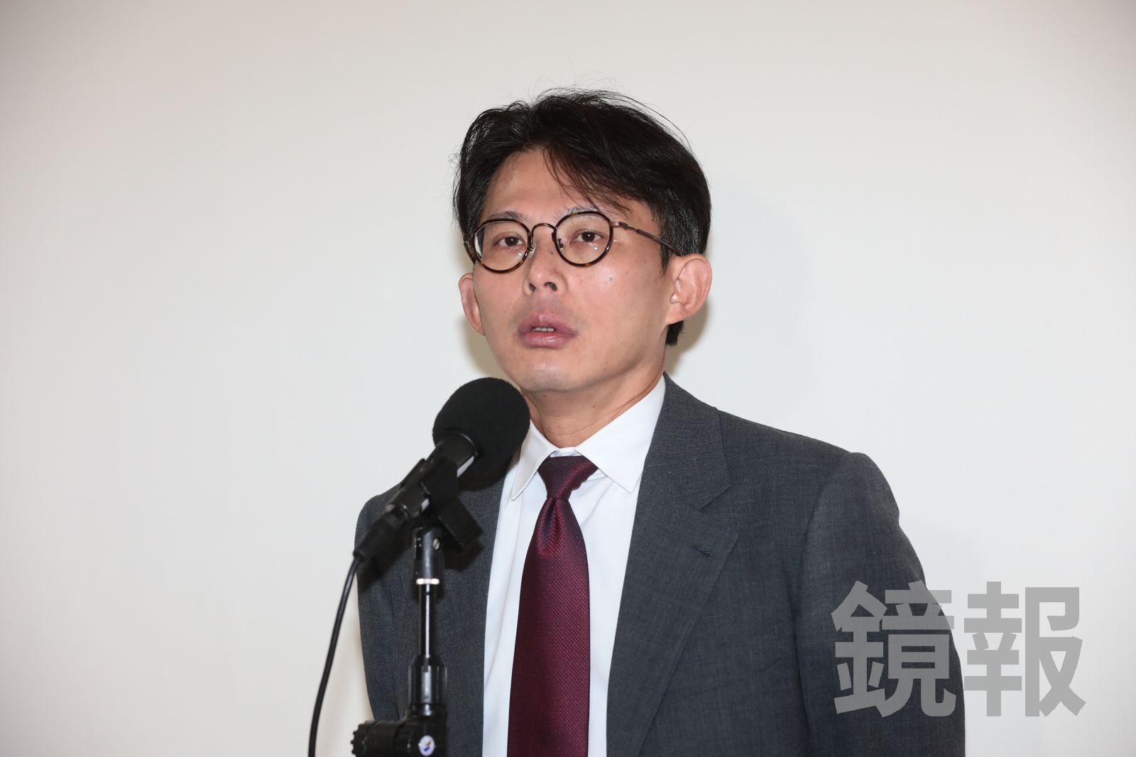 將國防機密資料攜出會議室惹議　黃國昌稱「不到30秒」：不小心夾帶、已繳回