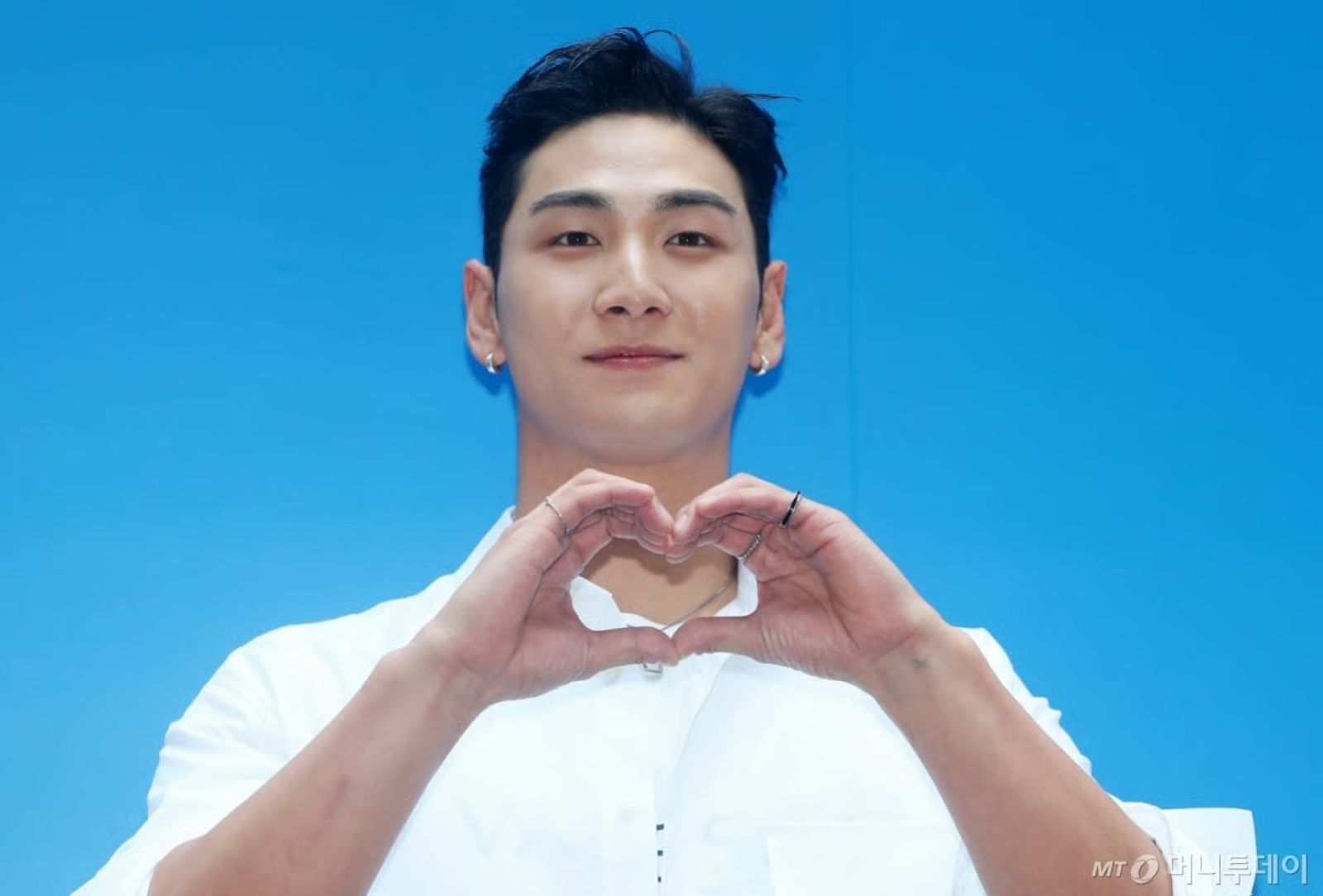 社畜型偶像!入伍當天早上還在錄廣播 白虎自爆當兵「只擔心1件事」