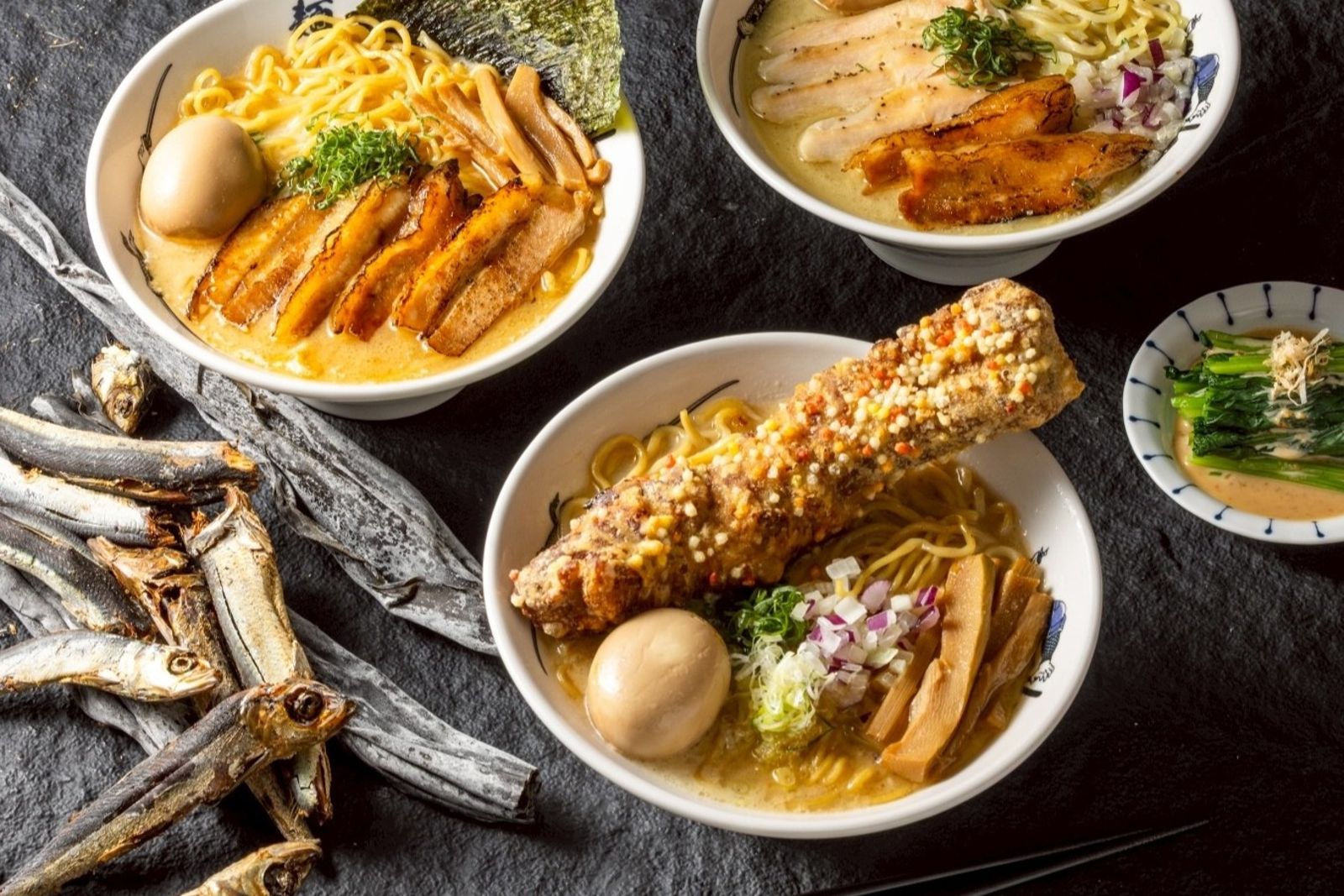 17公分炸豬叉燒拉麵太邪惡！「麵屋武藏」信義店開幕拉麵買1送1