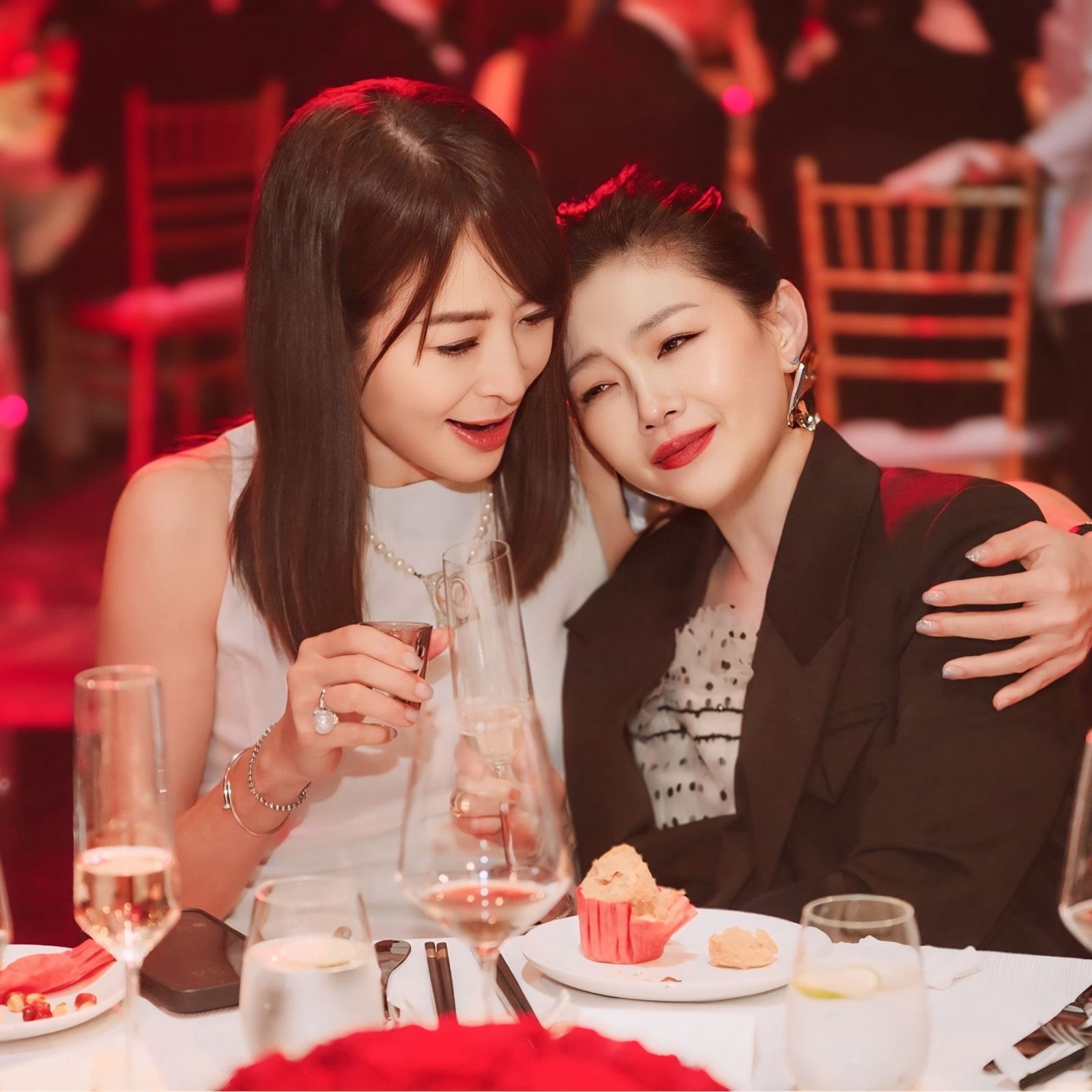 賈永婕讚大S是「明星俠女」。翻攝Instagram @janet_chia_