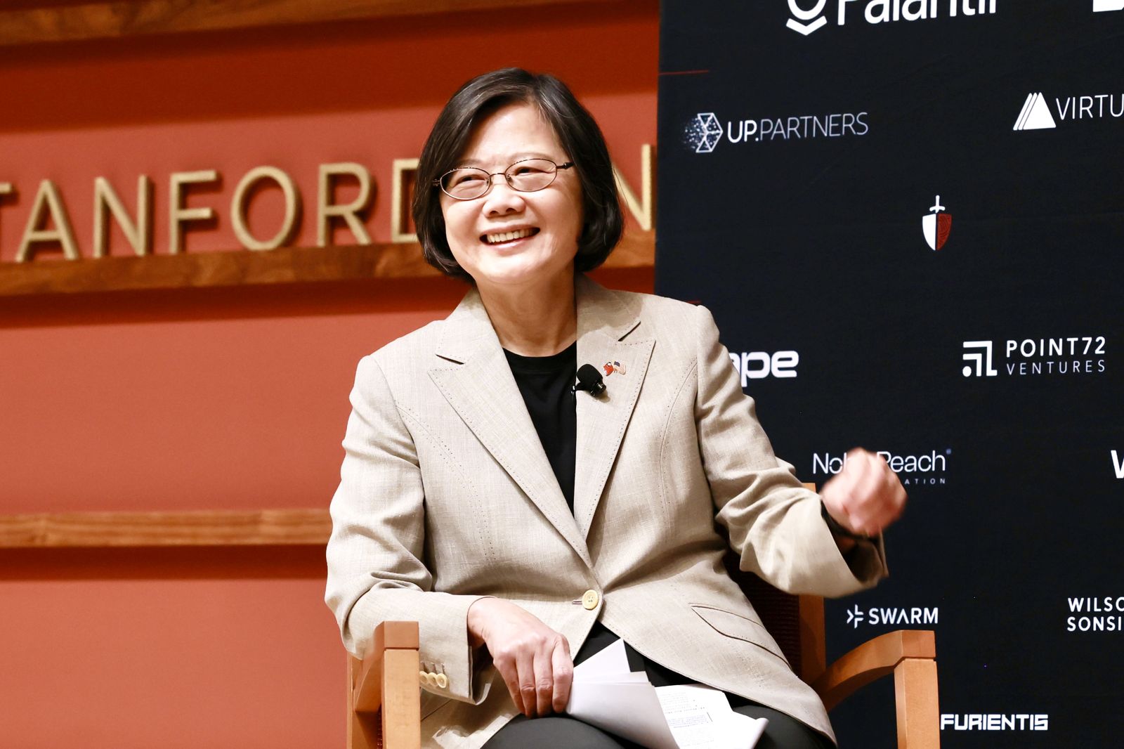 前總統蔡英文出席史丹佛DEFCON研討會,發表演說。圖/蔡英文辦公室提供